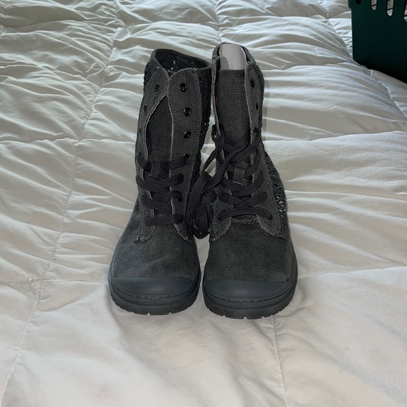NIB Roxy Boots - Picture 2 of 5